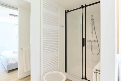 Shower, Bathroom, towels