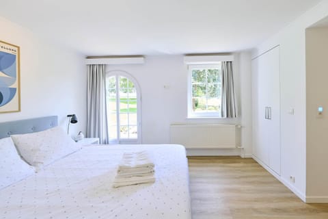 Bed, Photo of the whole room, Bedroom, towels, wardrobe