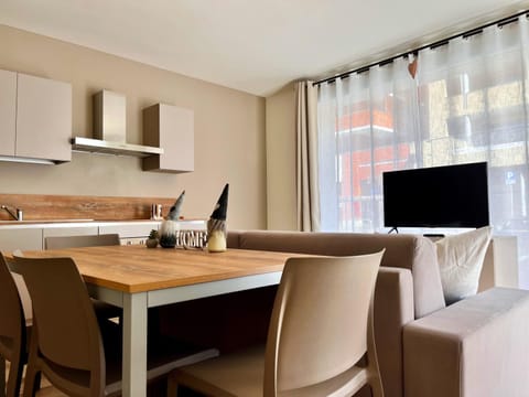 TV and multimedia, Kitchen or kitchenette, Living room