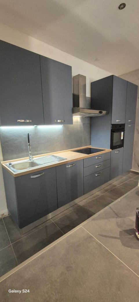 Kitchen or kitchenette, stove, Internal: Not applicable to any particular room