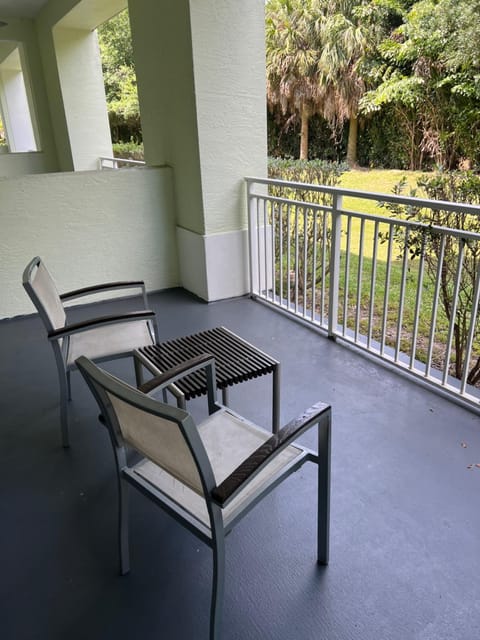 Doral Pool 404 by Wave Properties Apartment in Doral