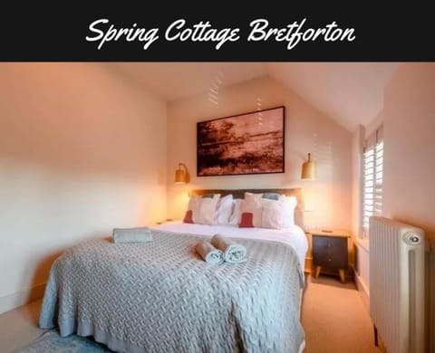 Bed, TV and multimedia, Bedroom, towels