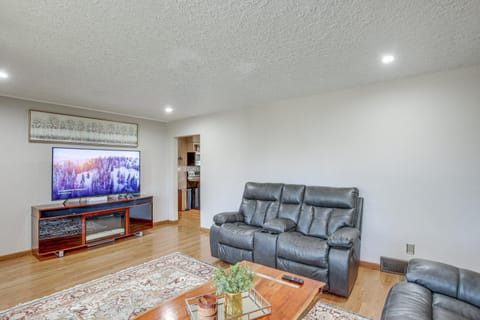 Walk to Park Waterloo Home with Furnished Deck House in Waterloo