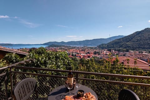 Balcony/Terrace, Lake view