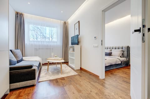 Bed, TV and multimedia, Living room, Photo of the whole room, Seating area