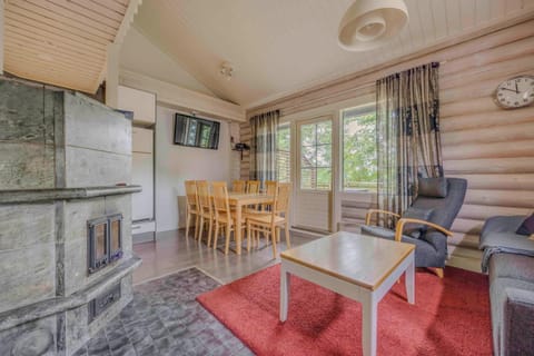 TV and multimedia, Kitchen or kitchenette, Living room, Seating area, Dining area