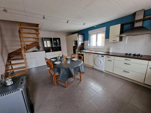 Golfcourse, Kitchen or kitchenette, Dining area, Inner courtyard view, dishwasher, oven, stove, dryer