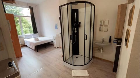 Shower, Bed, Bathroom, Photo of the whole room, Bedroom, towels