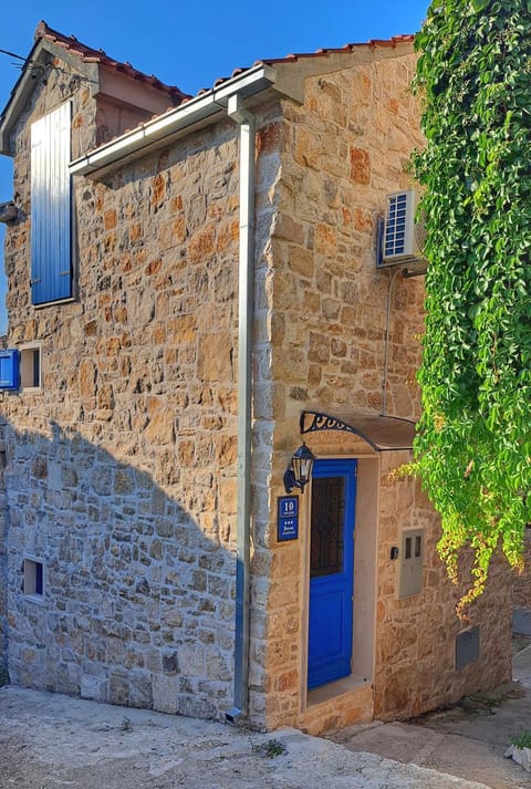 Property building, Day