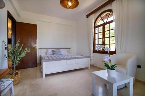 Eden Park Sozopoli - 7 BDR Beach Villa - Yard Villa in Halkidiki