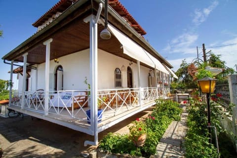 Eden Park Sozopoli - 7 BDR Beach Villa - Yard Villa in Halkidiki