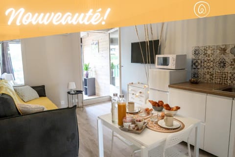 Kitchen or kitchenette, Living room, Dining area, stove, toaster