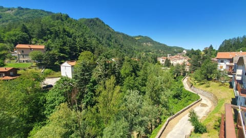 Neighbourhood, Natural landscape, Balcony/Terrace, Mountain view