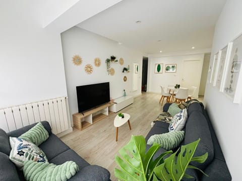 Communal lounge/ TV room, TV and multimedia, Living room, Seating area