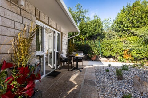 Property building, Balcony/Terrace, Garden view