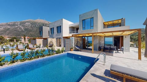 Property building, Day, Pool view, Swimming pool, sunbed