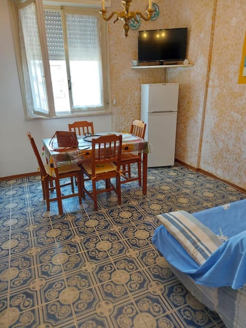 TV and multimedia, Living room, Dining area