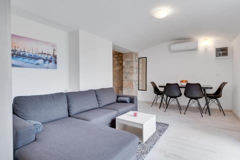 Living room, Seating area, Dining area, air conditioner