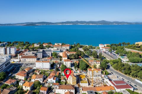 Property building, Day, Neighbourhood, Natural landscape, Bird's eye view, Sea view, Location