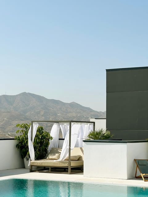 Swimming pool, sunbed