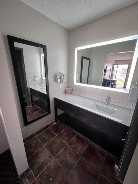 Country Nights Inn Motel in Ohio