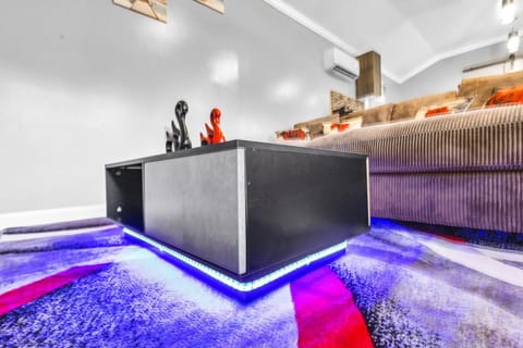 Spacious King Cottage-Mins from Downtown Villa in Athens