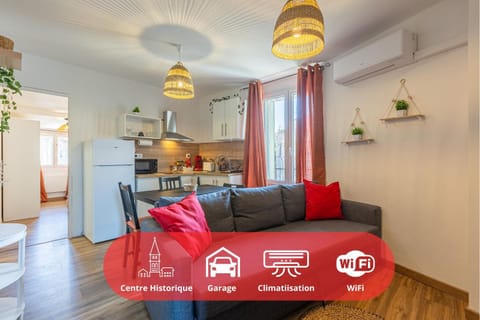 TV and multimedia, Coffee/tea facilities, Living room, Decorative detail, Seating area, Dining area, internet, internet, microwave, stove, toaster, kitchen, kitchen, air conditioner, air conditioner