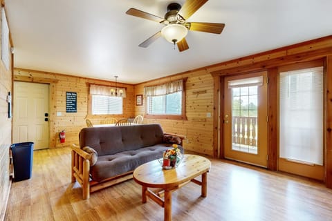 Adventure Basecamp! Three Bears Resort Retreat House in Warrens