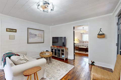 Meet Me At The Creek House in Swain County