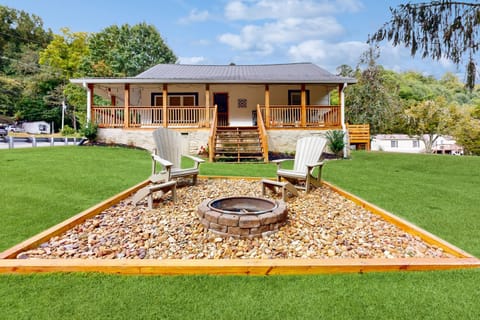 Meet Me At The Creek House in Swain County