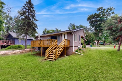 Steps to Dtwn and St Croix River! Stucco House House in Wisconsin