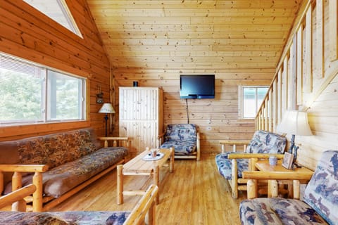 Steps to Three Bears Resort! Outdoorsy Escape House in Warrens