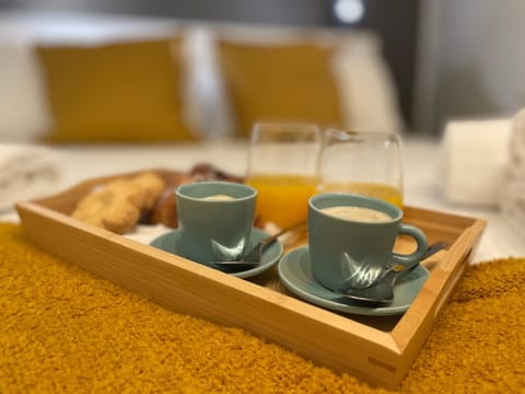 Bed, Coffee/tea facilities, Food and drinks, Drinks
