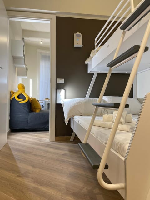 Bed, Photo of the whole room, Bedroom, bunk bed