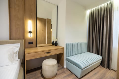 Bed, Photo of the whole room, Seating area, Bedroom