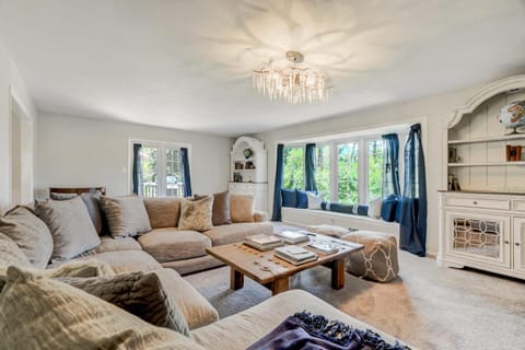 Canopy Springs Game Room & Covered Outdoor Oasis House in Colorado Springs