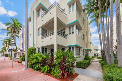 Property building, Day, Neighbourhood, Garden view, Street view