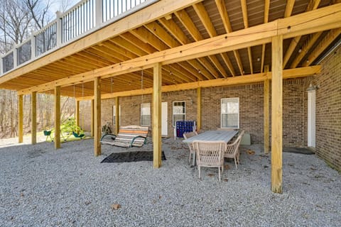 Lakefront Home with Deck, Near Mammoth Cave Park! House in Nolin Lake