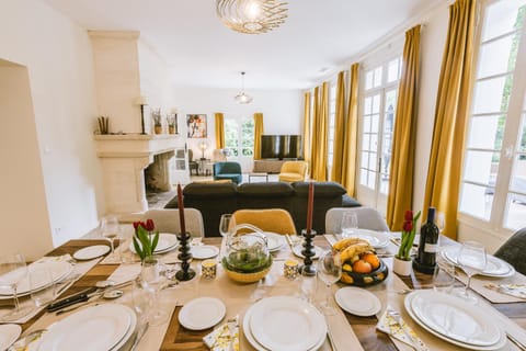 Living room, Dining area, fireplace