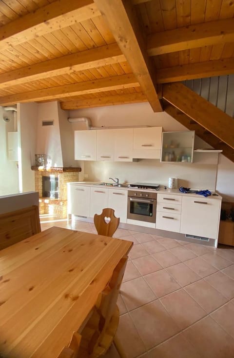 Kitchen or kitchenette, Dining area, stove