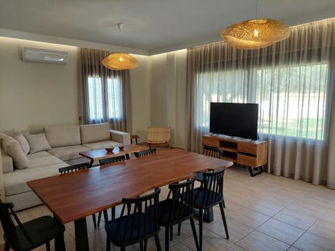 Living room, Dining area