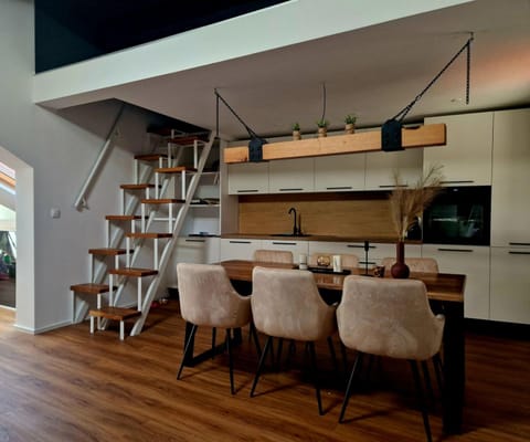 Kitchen or kitchenette, Seating area, Dining area