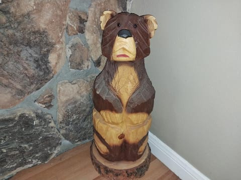 Valley Condo 104 - Casa Zia - Creekside - WiFi - Hot Tub - Fireplace - Washer - Dryer - Pet Friendly House in Red River