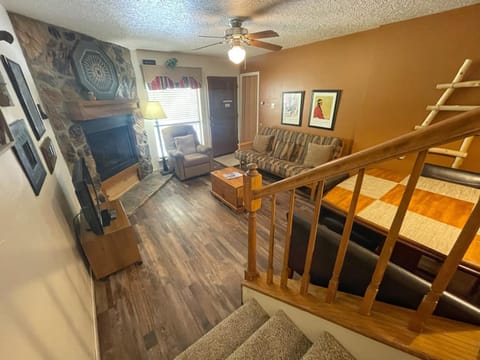 Valley Condo 107 - Creekside - WiFi - Hot Tub - Fireplace - Washer - Dryer - Playground House in Red River