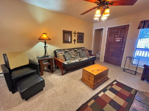 Valley Condo 110 - Creekside - WiFi - Pet Friendly - Hot Tub - Fireplace - Washer - Dryer - Playground House in Red River