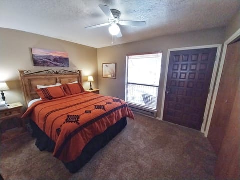 Valley Condo 119 - Creekside - WiFi - Hot Tub - Fireplace - Washer - Dryer - Playground House in Red River