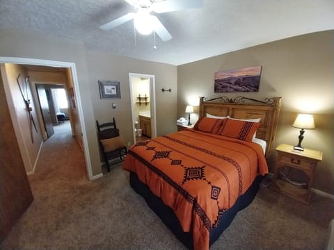 Valley Condo 119 - Creekside - WiFi - Hot Tub - Fireplace - Washer - Dryer - Playground House in Red River