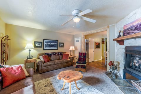 Valley Condo 119 - Creekside - WiFi - Hot Tub - Fireplace - Washer - Dryer - Playground House in Red River