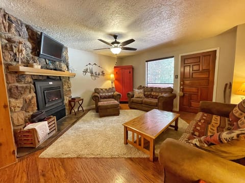 Valley Condo 120 - Creekside - WiFi - Pet Friendly - Hot Tub - Fireplace - Washer - Dryer - Playground House in Red River