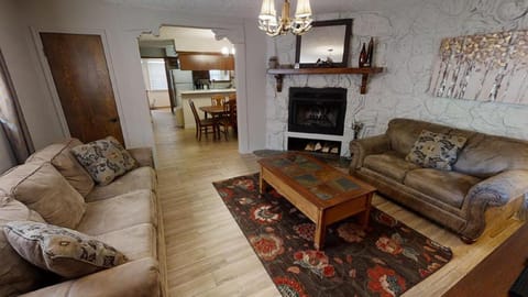 Valley Condo 121 - Creekside - WiFi - Pet Friendly - Hot Tub - Fireplace - Washer - Dryer - Playground House in Red River